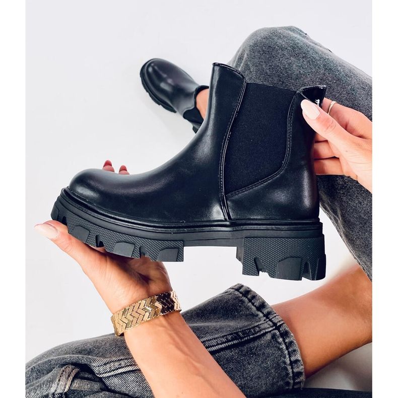 Sztyblety na wysokiej podeszwie Finn Black czarne 1