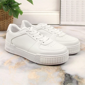 Buty sportowe niskie białe Vinceza 4