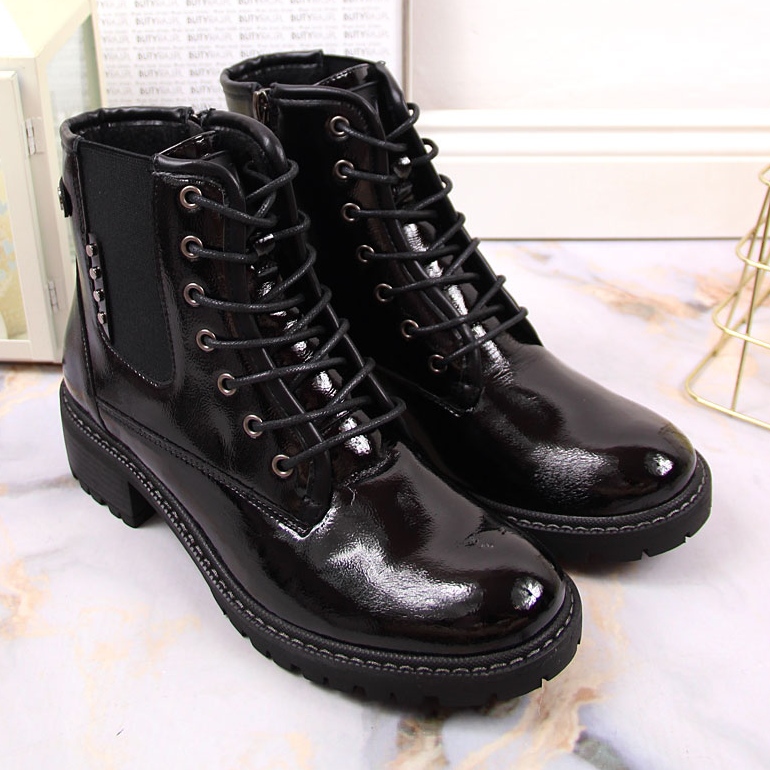 Botki damskie ocieplane czarne lakierowane Vinceza 1