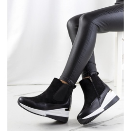 BM Czarne botki na koturnie ocieplane Arkala 1