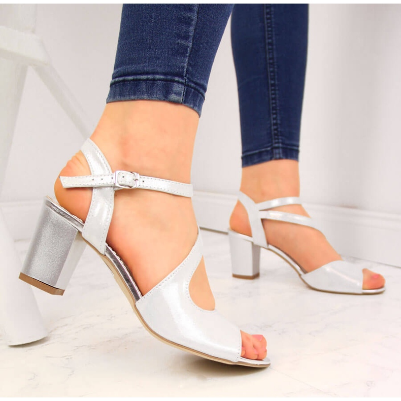 Sandały skórzane damskie satynowe srebrne Natalii Brat But srebrny 2