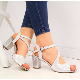 Sandały skórzane damskie satynowe srebrne Natalii Brat But srebrny 1