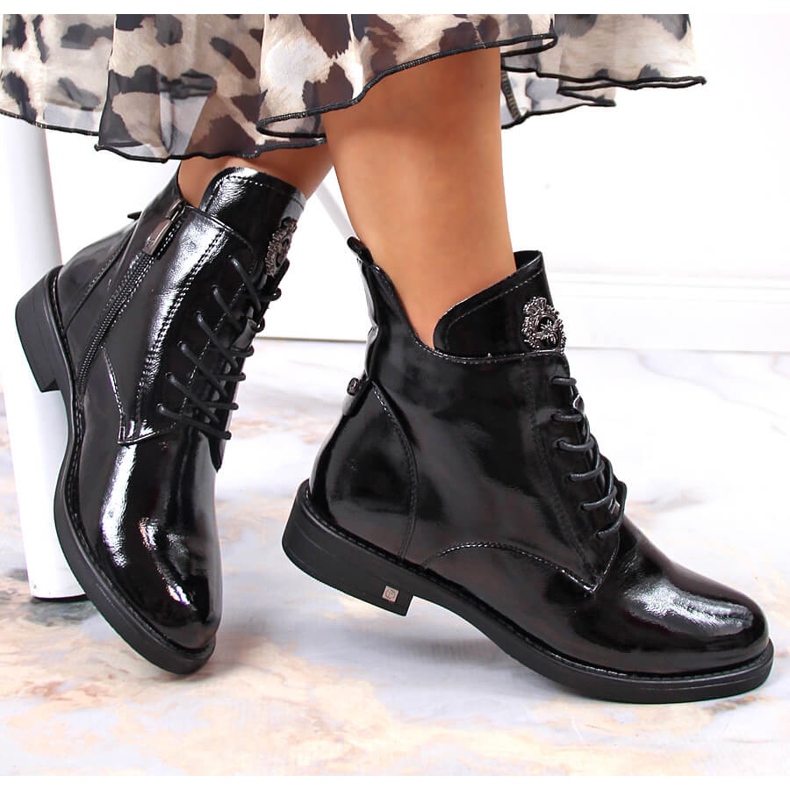 Botki damskie lakierowane ocieplane czarne Potocki 1