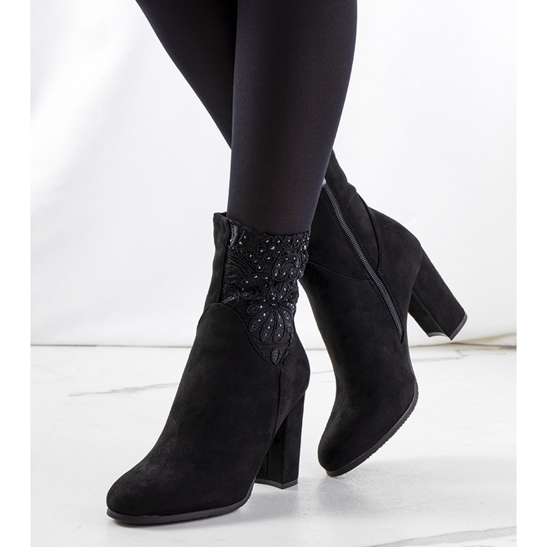 Czarne botki na obcasie Onryx 1