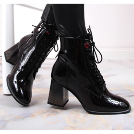 Lakierowane botki na słupku ocieplane czarne S.Barski 1