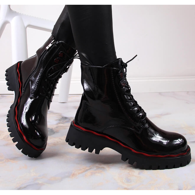 Lakierowane botki damskie ocieplane czarne S.Barski 1