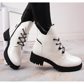 Botki damskie lakierowane ocieplane białe Potocki 1