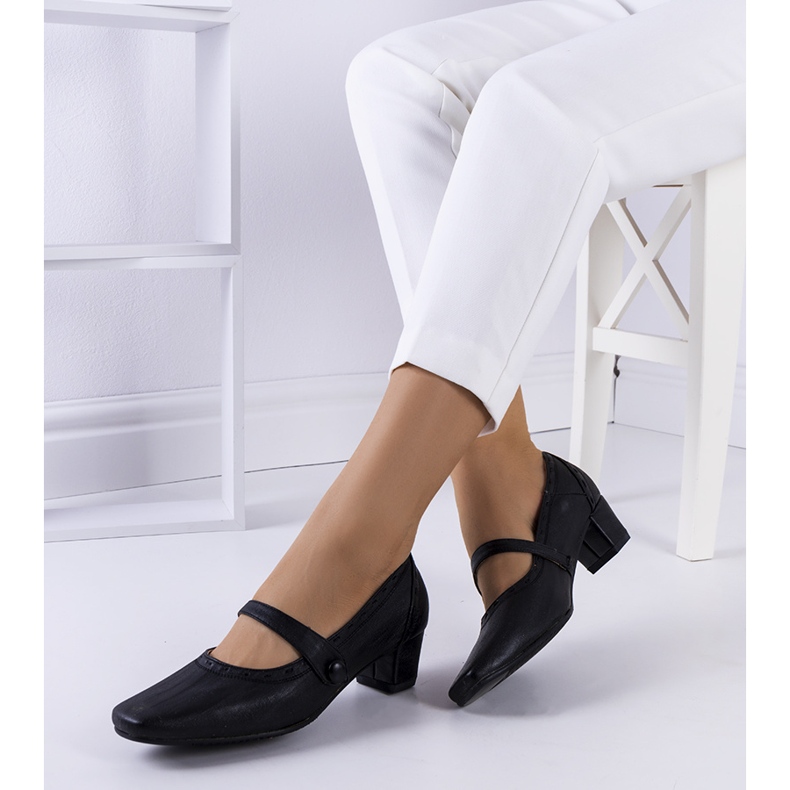 BM Czarne czółenka z paskiem Cilka 1