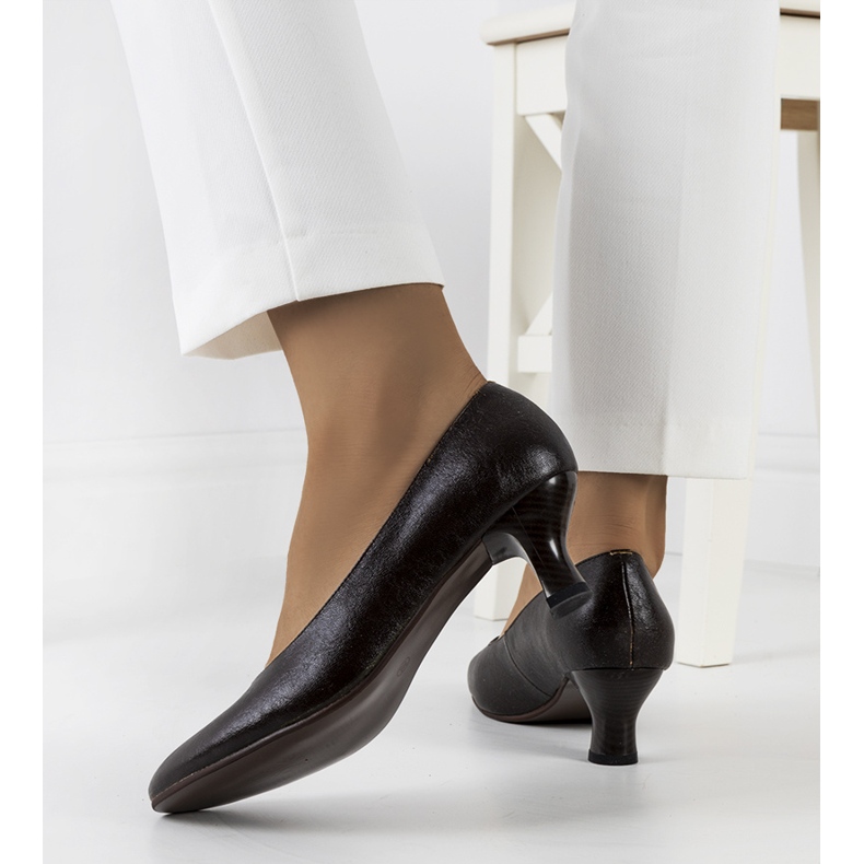 Brązowe klasyczne czółenka Vinarnik 1