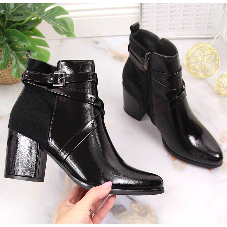 Botki damskie na słupku ocieplane z futerkiem czarne Laura La.Fi 1