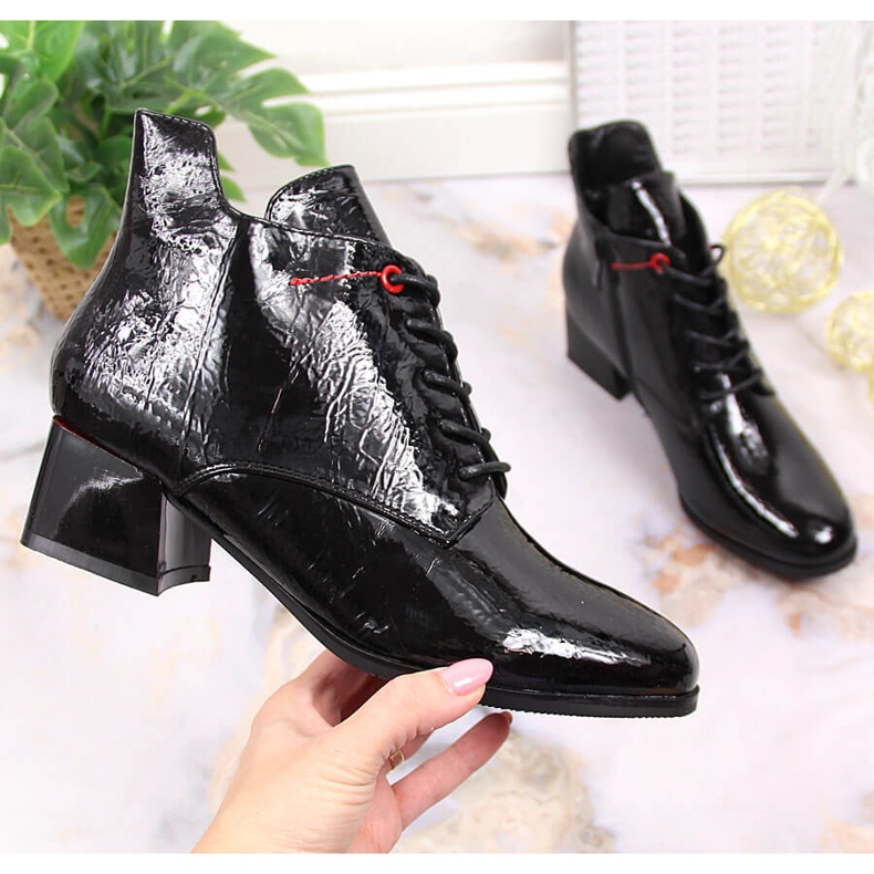 Botki damskie lakierowane na klocku ocieplane czarne Jezzi JEZ371 1