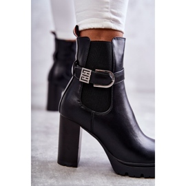 FE1 Skórzane Botki Na Słupku Z Ozdobnym Paskiem Czarne Maresol 2