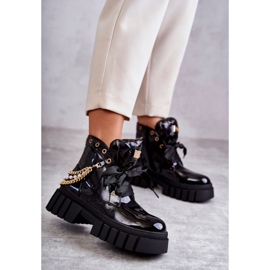 Lakierowane Ocieplane Botki Z Łańcuszkiem Czarne Karoline 2