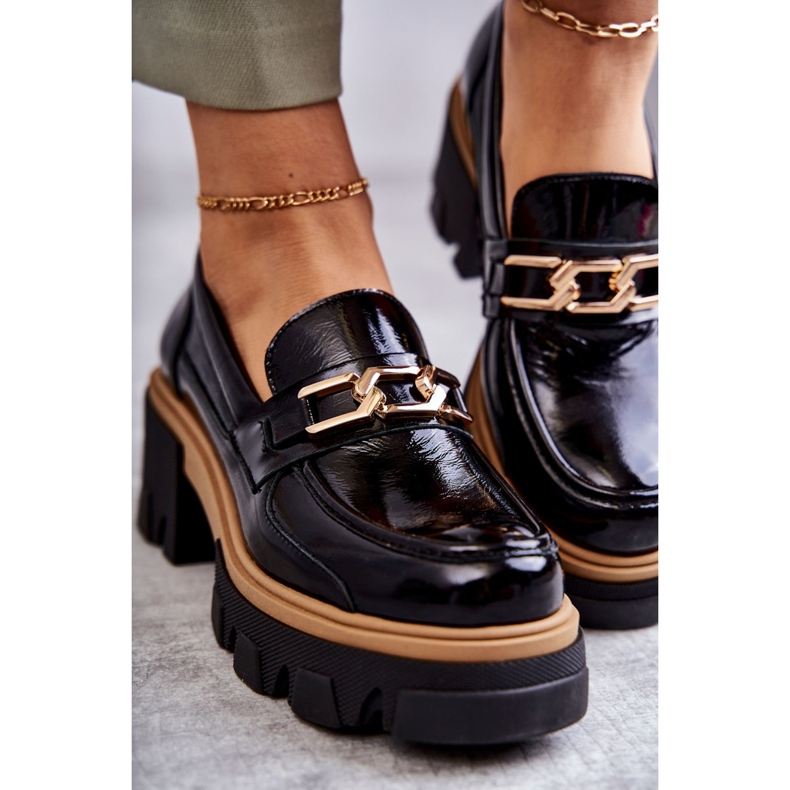 PL5 Lakierowane Półbuty Na Obcasie Ze Złotą Ozdobą Czarne Lurdes 1