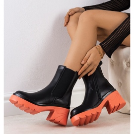 Czarne botki na różowej platformie Torrela 1