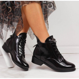 Botki damskie ocieplane lakierowane czarne Filippo 1