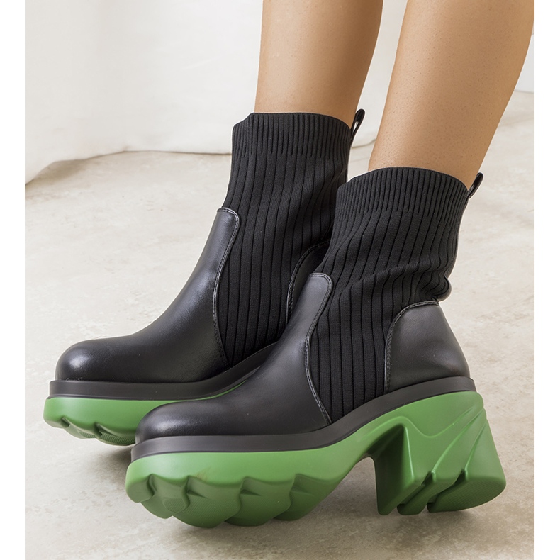 Czarne botki z czerwoną podeszwą Tomlin 1