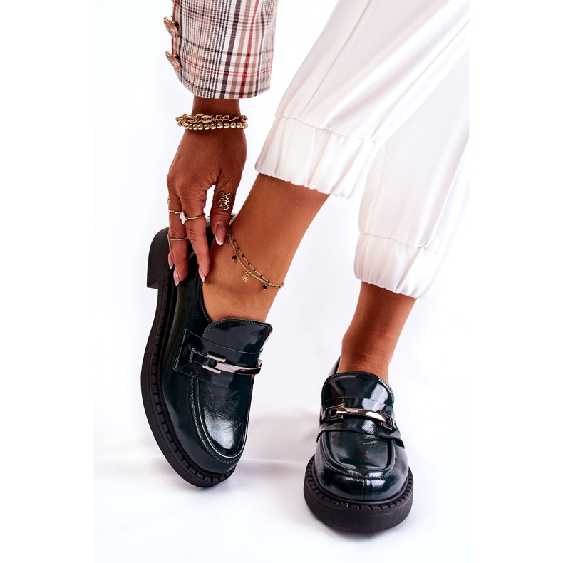 Lemar Skórzane półbuty damskie lakierowane ze srebrną ozdobą zielone 3