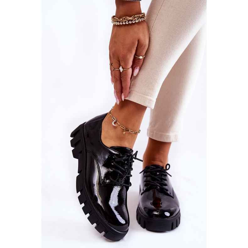 Vinceza Modne Lakierowane Półbuty Wiązane Czarne Gwendy 1