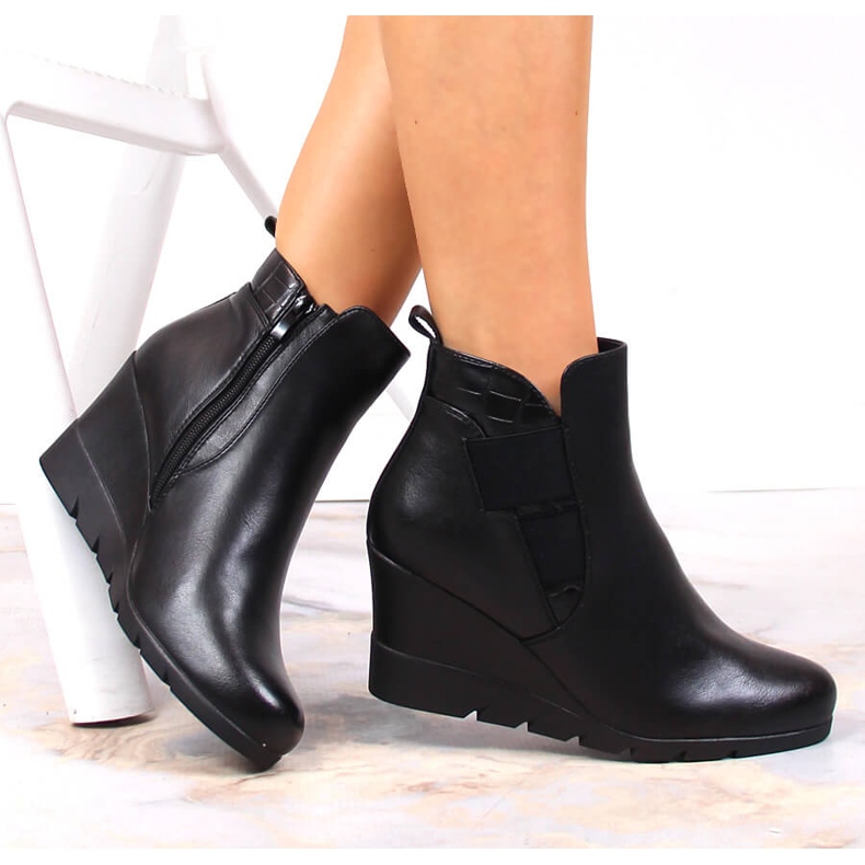 Botki damskie na koturnie ocieplane czarne Filippo PAW386 1