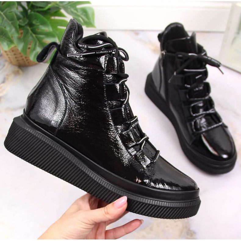 Skórzane lakierowane botki ocieplane Artiker W HBH36 czarne 1