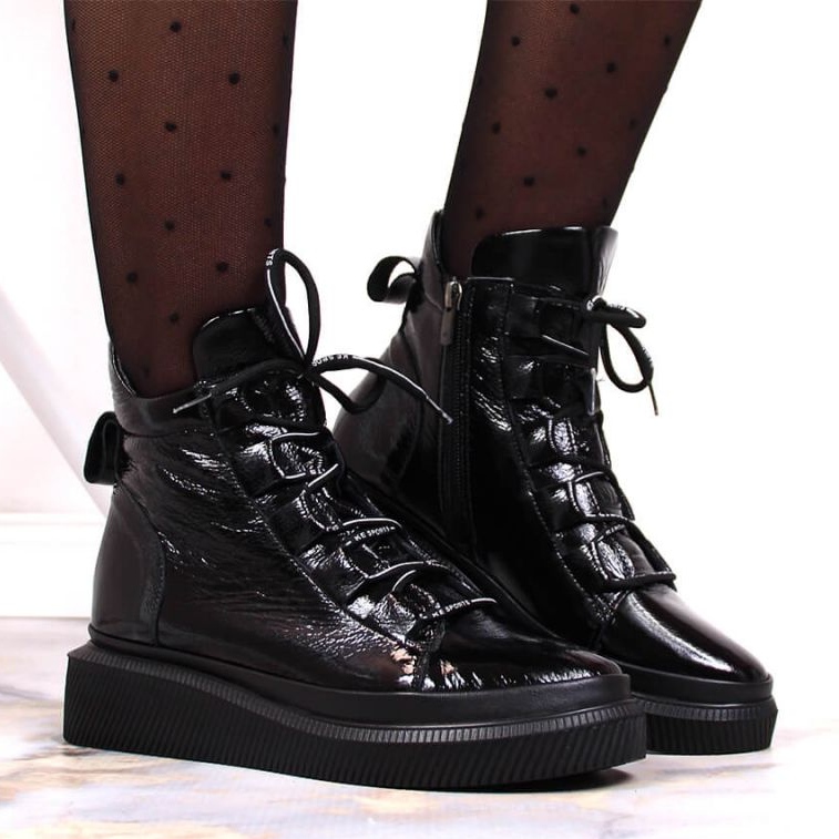 Skórzane lakierowane botki ocieplane Artiker W HBH36 czarne 2