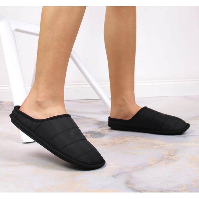 Kapcie ocieplane wsuwane Big Star INT1773B czarne 2