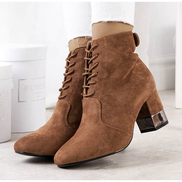 BM Brązowe botki na słupku Verano 1