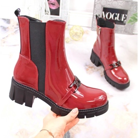 Botki lakierowane na klocku i platformie z łańcuchem ocieplane czerwone Potocki 1