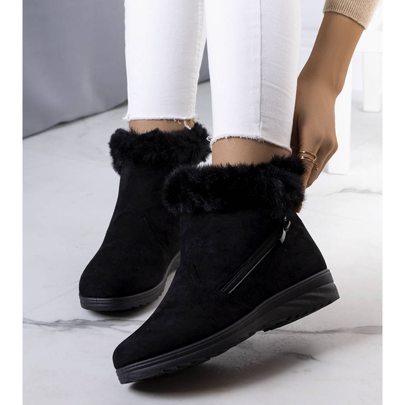 Czarne ocieplane śniegowce z futerkiem Crina 2