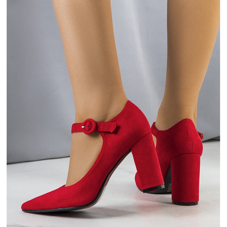 PA1 Czerwone czółenka na słupku Keller 1