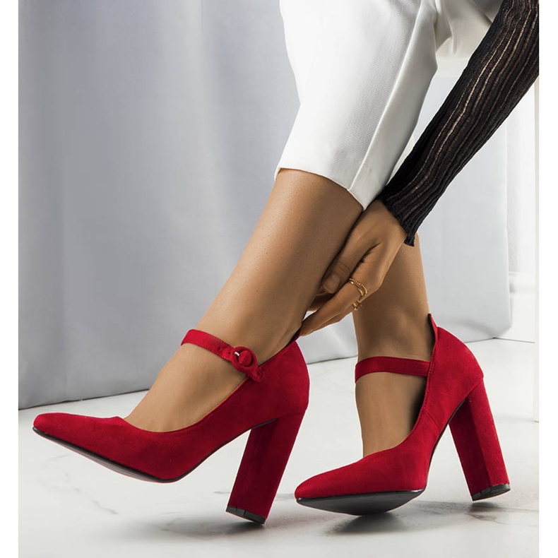 BM Czerwone czółenka z paskiem Kaiser 1