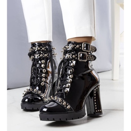 BM Czarne lakierowane botki na słupku Goyo 1