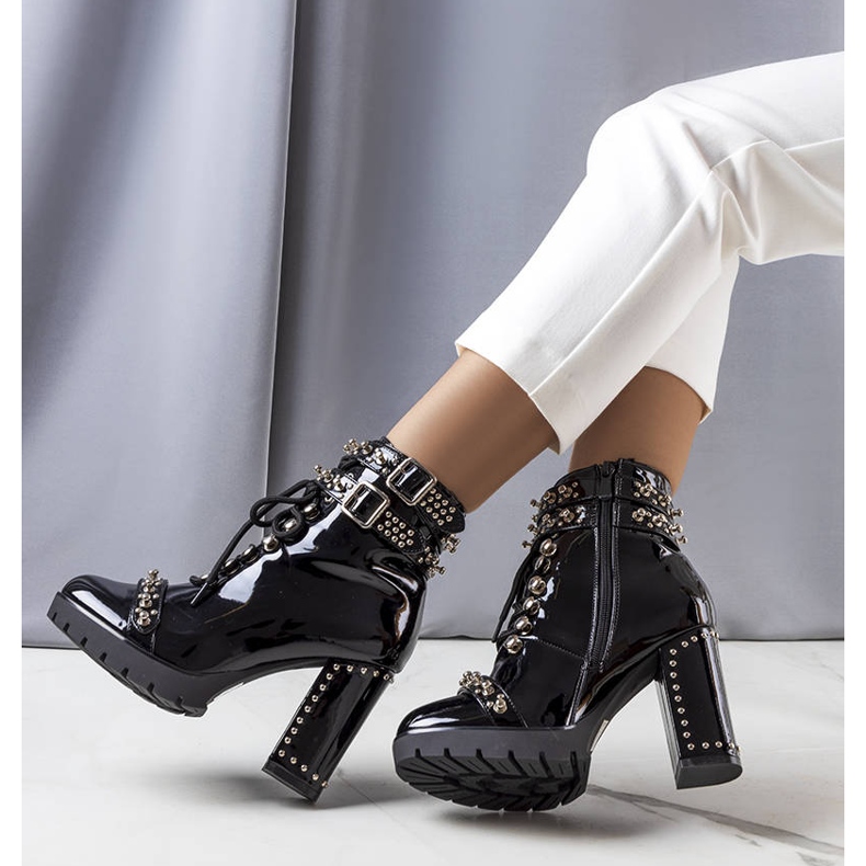 BM Czarne lakierowane botki na słupku Goyo 2