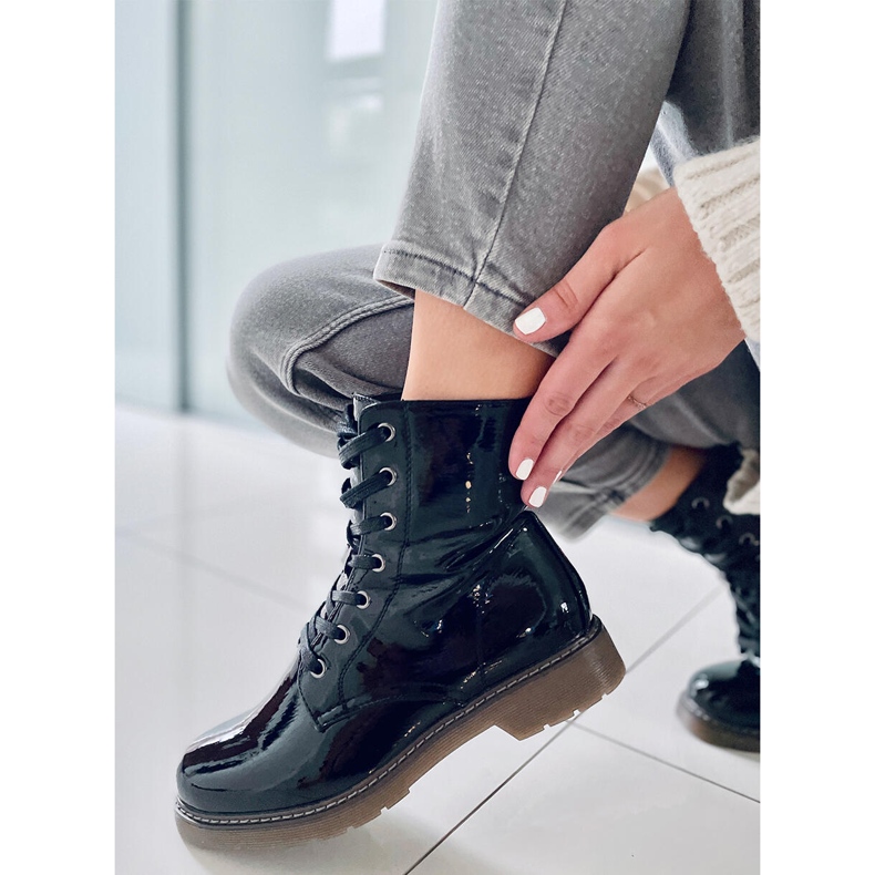 PA1 Botki martensiaki lakierowane Mike Black Patent Pu czarne 1
