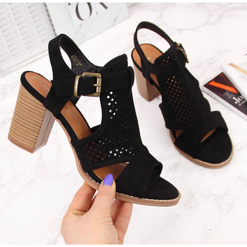 Sandały damskie zabudowane na słupku czarne eVento 2