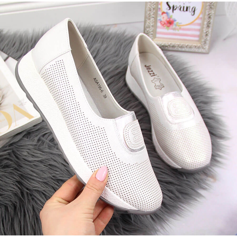 Półbuty wsuwane z gumką na platformie srebrne Jezzi srebrny 1