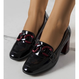 BM Czarne lakierowane czółenka Teresa 1