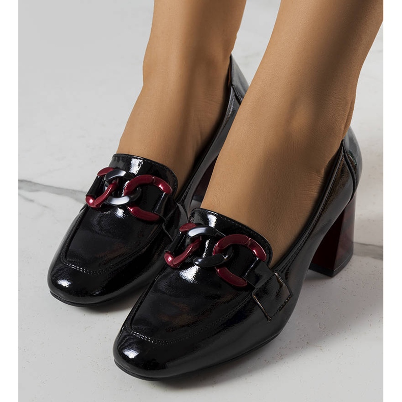 BM Czarne lakierowane czółenka Teresa 1