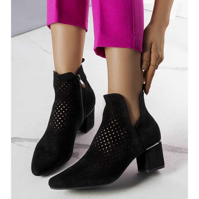 BM Czarne ażurowe botki na słupku Bernadette 1