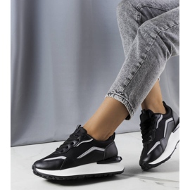 Czarne sneakersy na platformie Ada 1
