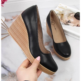 Czółenka skórzane na koturnie czarne Filippo DP3521 1