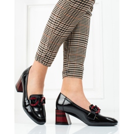 Czółenka damskie Vinceza czarne z łańcuchem 2