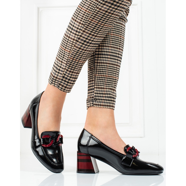 Czółenka damskie Vinceza czarne z łańcuchem 2