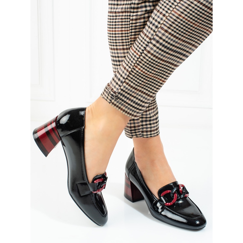 Czółenka damskie Vinceza czarne z łańcuchem 1