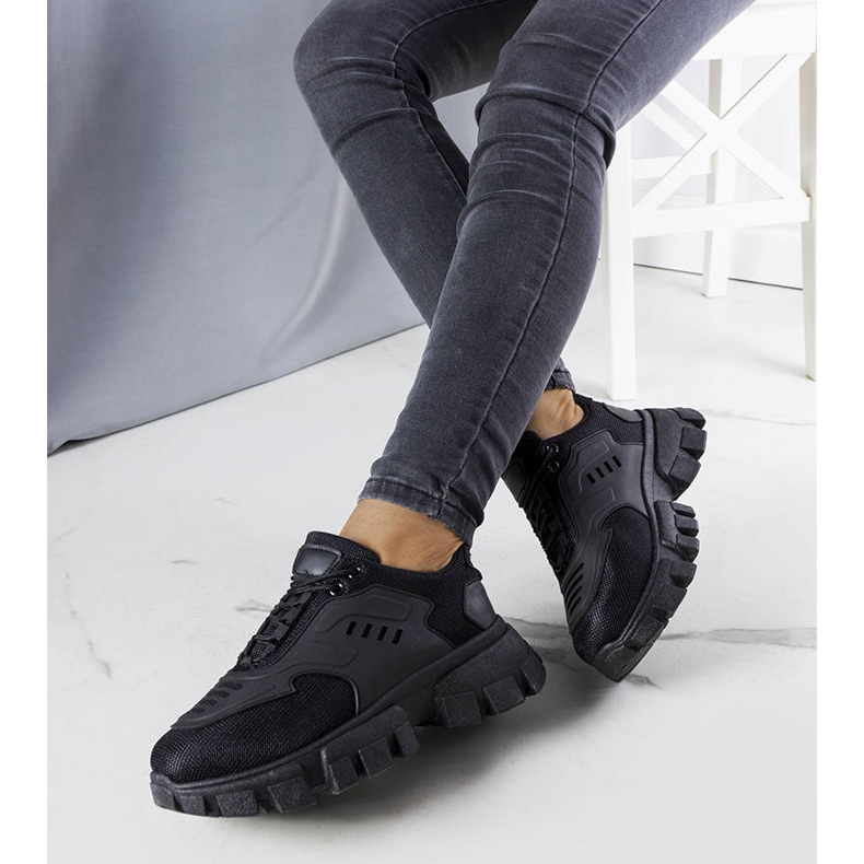 BM Czarne sneakersy na masywnej podeszwie Inez 1