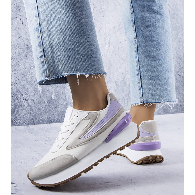 Białe sneakersy na grubszej podeszwie Moore 1