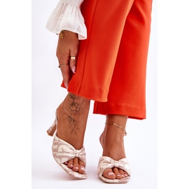 Modne Klapki Na Obcasie W Print Beżowe Floria beżowy 1