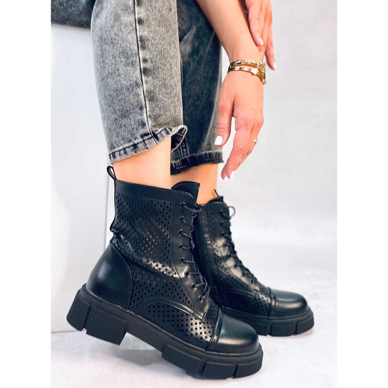 BM Botki ażurowe sznurowane Wyman Black czarne 1
