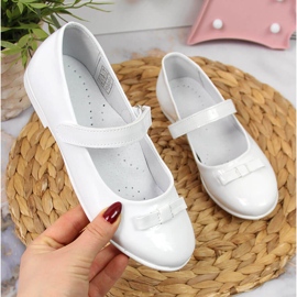 Baleriny dziewczęce komunijne na rzep białe Kornecki 6493 1